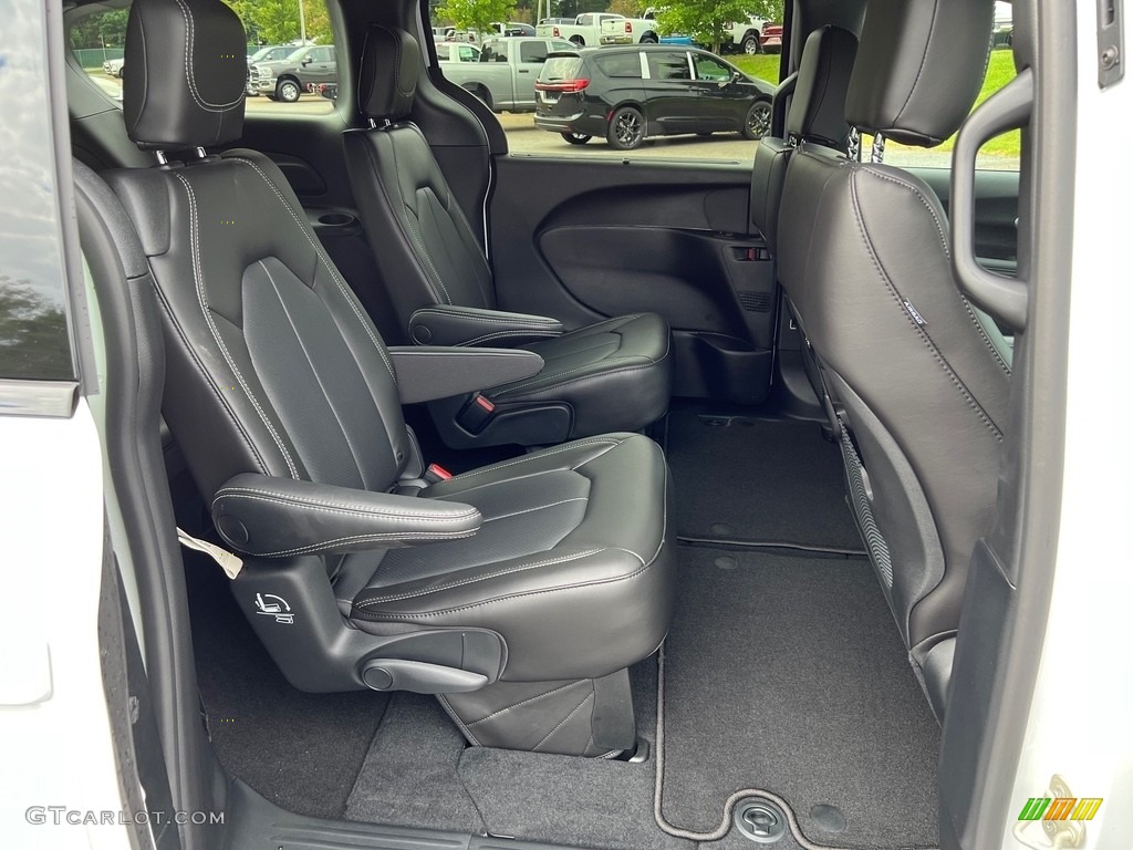 2023 Pacifica Touring L - Bright White / Black photo #17