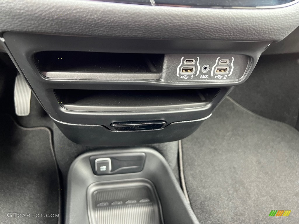 2023 Pacifica Touring L - Bright White / Black photo #26