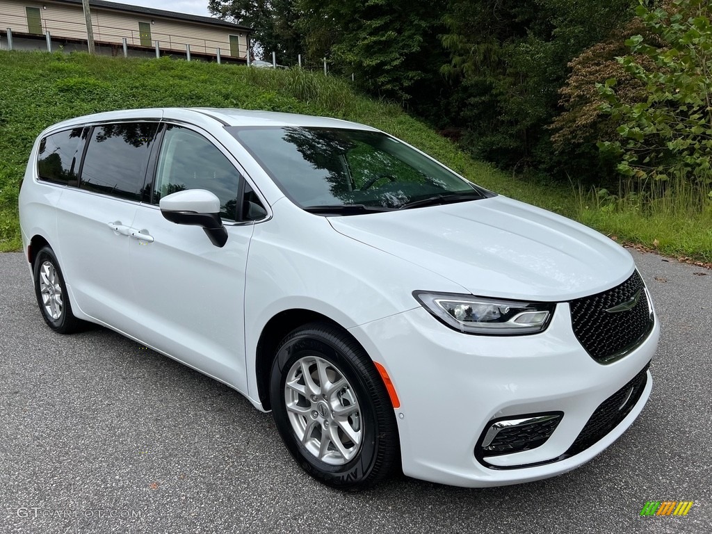 2023 Chrysler Pacifica Touring L Exterior Photos