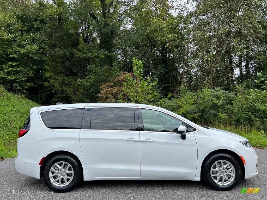 Bright White 2023 Chrysler Pacifica Touring L Exterior Photo #146583268