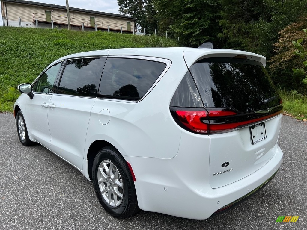 2023 Pacifica Touring L - Bright White / Black/Alloy photo #8