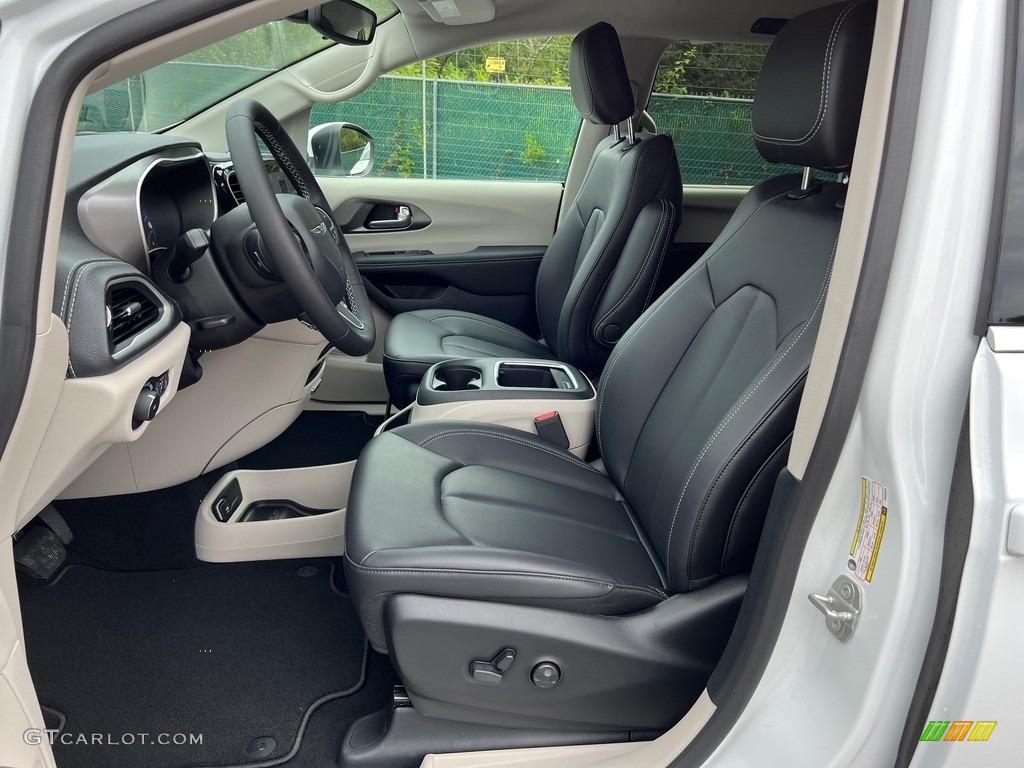 2023 Chrysler Pacifica Touring L Front Seat Photo #146583396