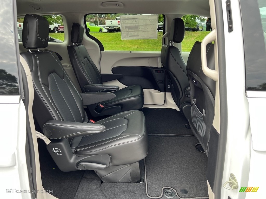 2023 Chrysler Pacifica Touring L Rear Seat Photos