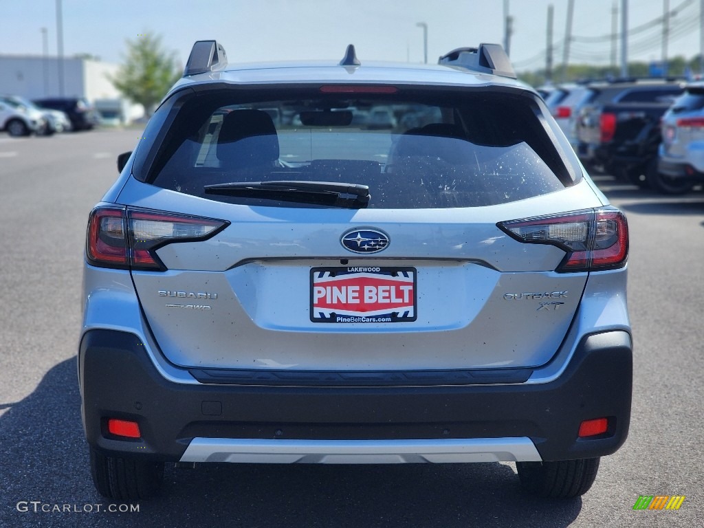 2024 Outback Limited XT - Ice Silver Metallic / Titanium Gray photo #5