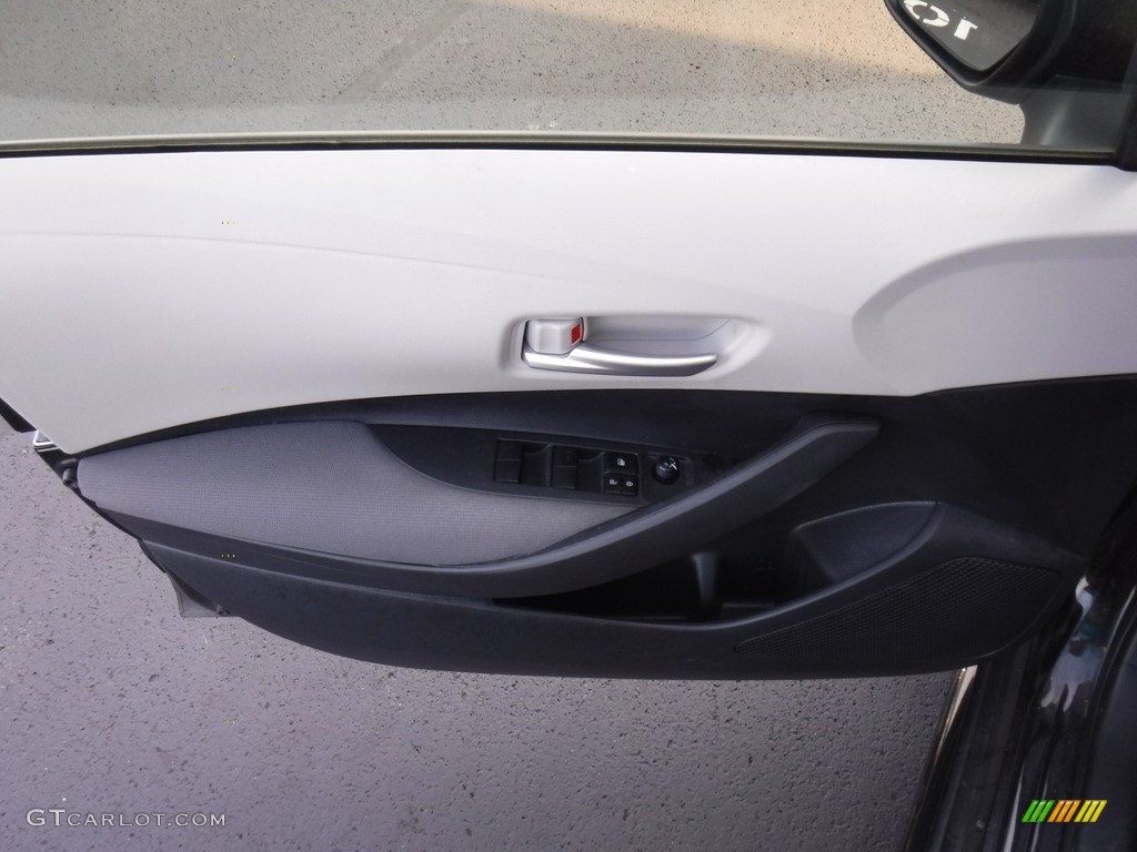 2021 Toyota Corolla LE Door Panel Photos