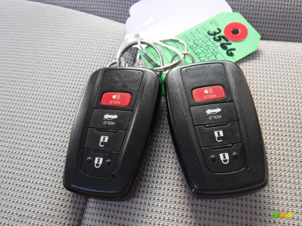 2021 Toyota Corolla LE Keys Photos