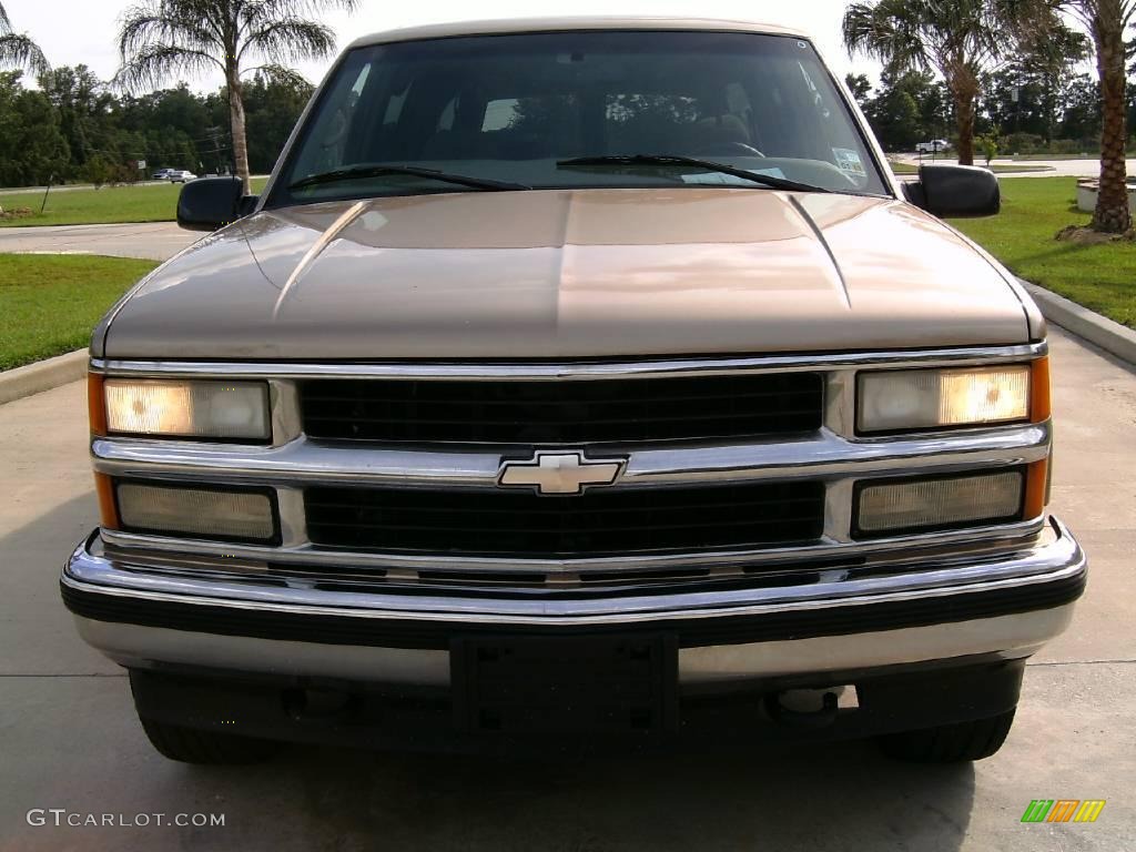 1999 Suburban K1500 LS 4x4 - Sunset Gold Metallic / Neutral photo #8