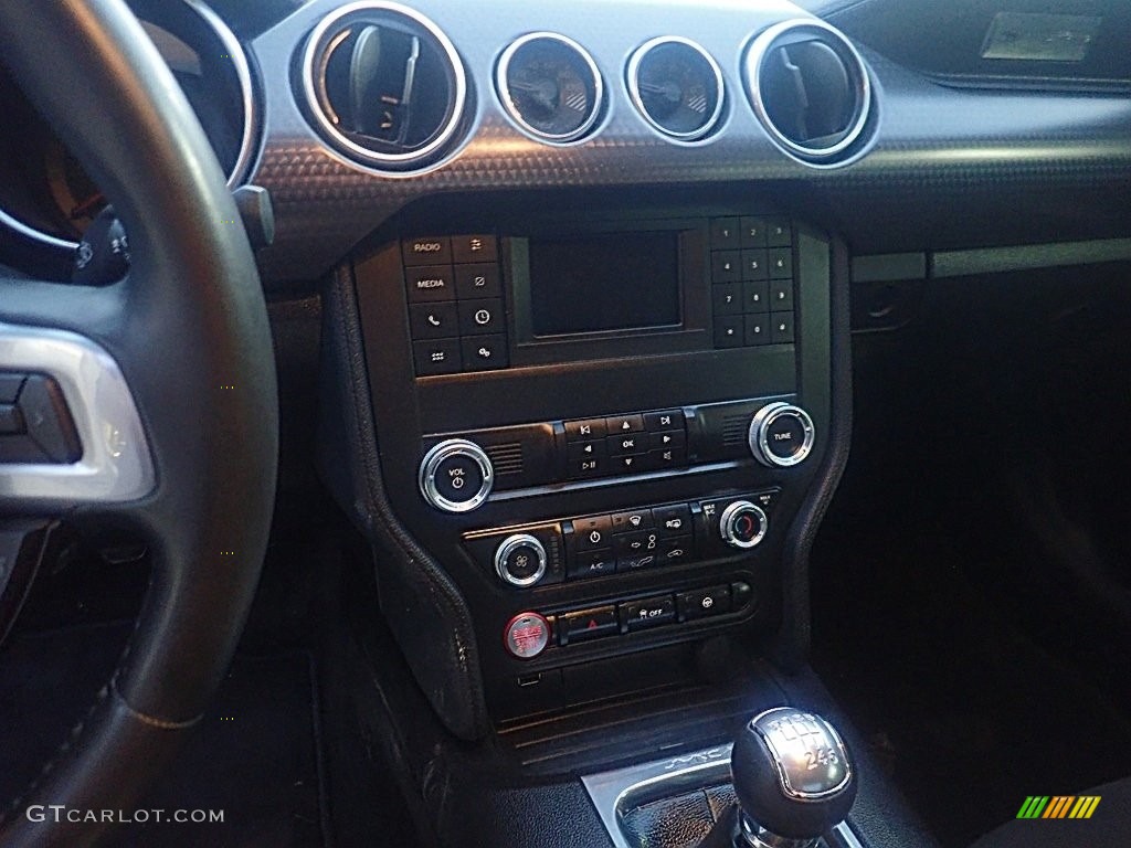 2019 Ford Mustang GT Fastback Controls Photos