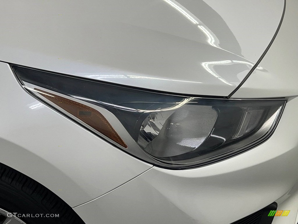 2020 Accent SE - Frost White Pearl / Black photo #9