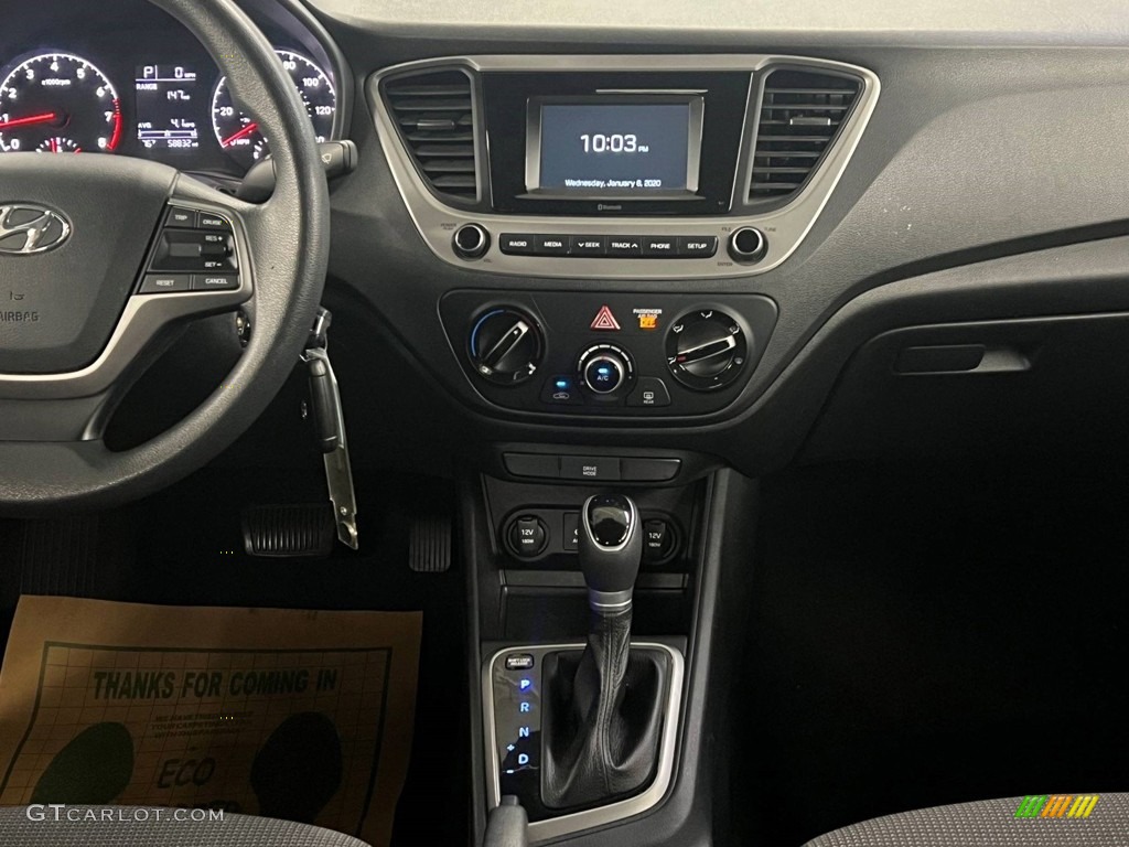 2020 Hyundai Accent SE Controls Photo #146589577