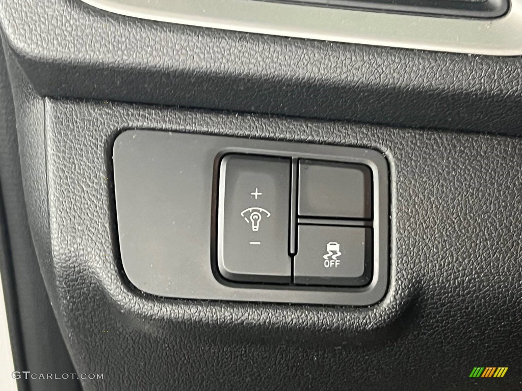 2020 Hyundai Accent SE Controls Photo #146589586