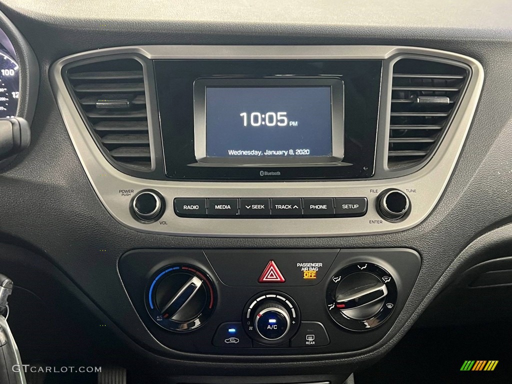 2020 Hyundai Accent SE Controls Photos