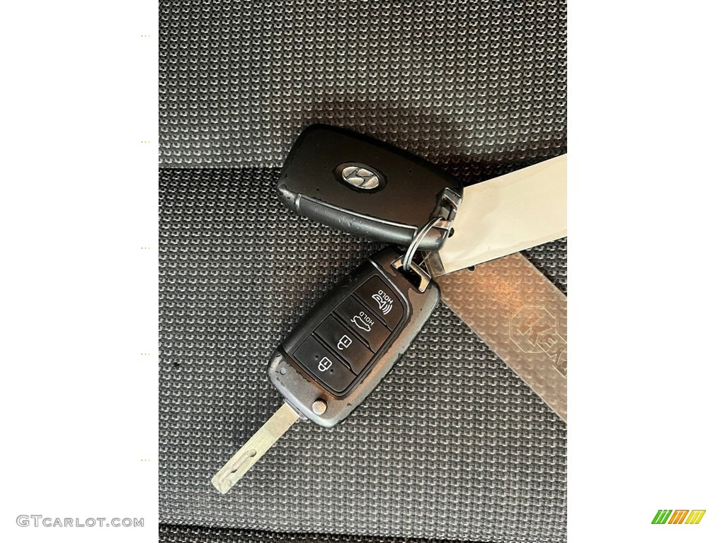 2020 Hyundai Accent SE Keys Photo #146589631