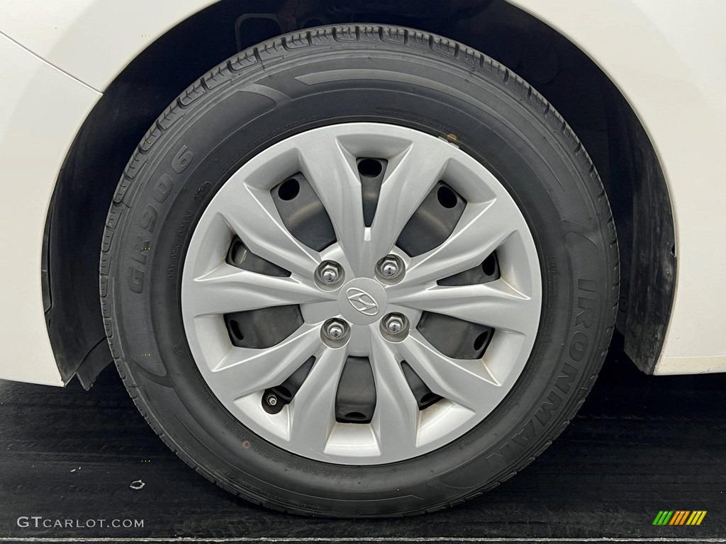 2020 Hyundai Accent SE Wheel Photos