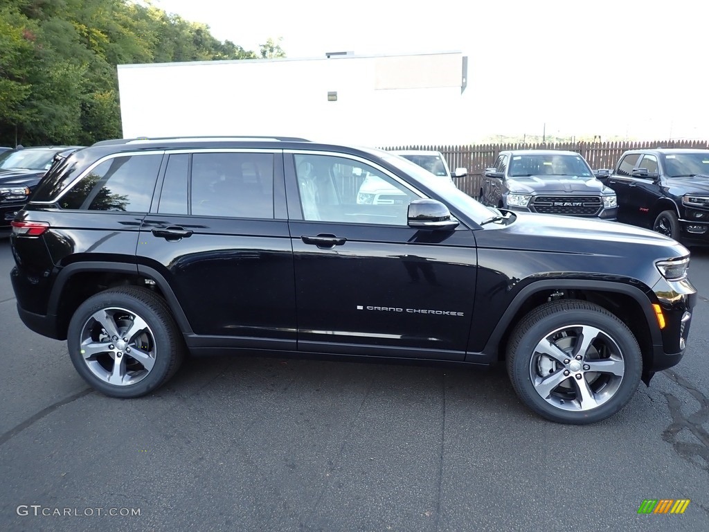 Diamond Black Crystal Pearl 2024 Jeep Grand Cherokee Limited 4x4 Exterior Photo #146590244