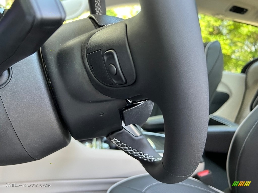 2023 Pacifica Limited - Bright White / Black/Alloy photo #13