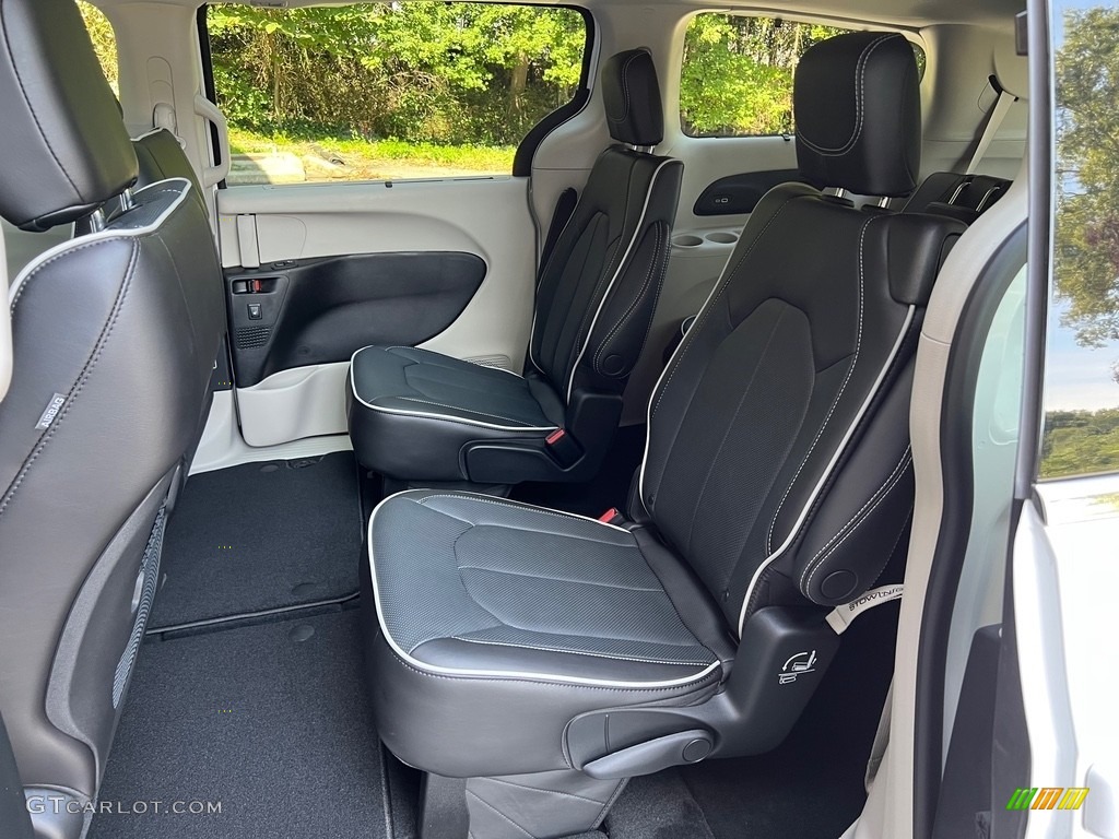 2023 Chrysler Pacifica Limited Rear Seat Photo #146590775