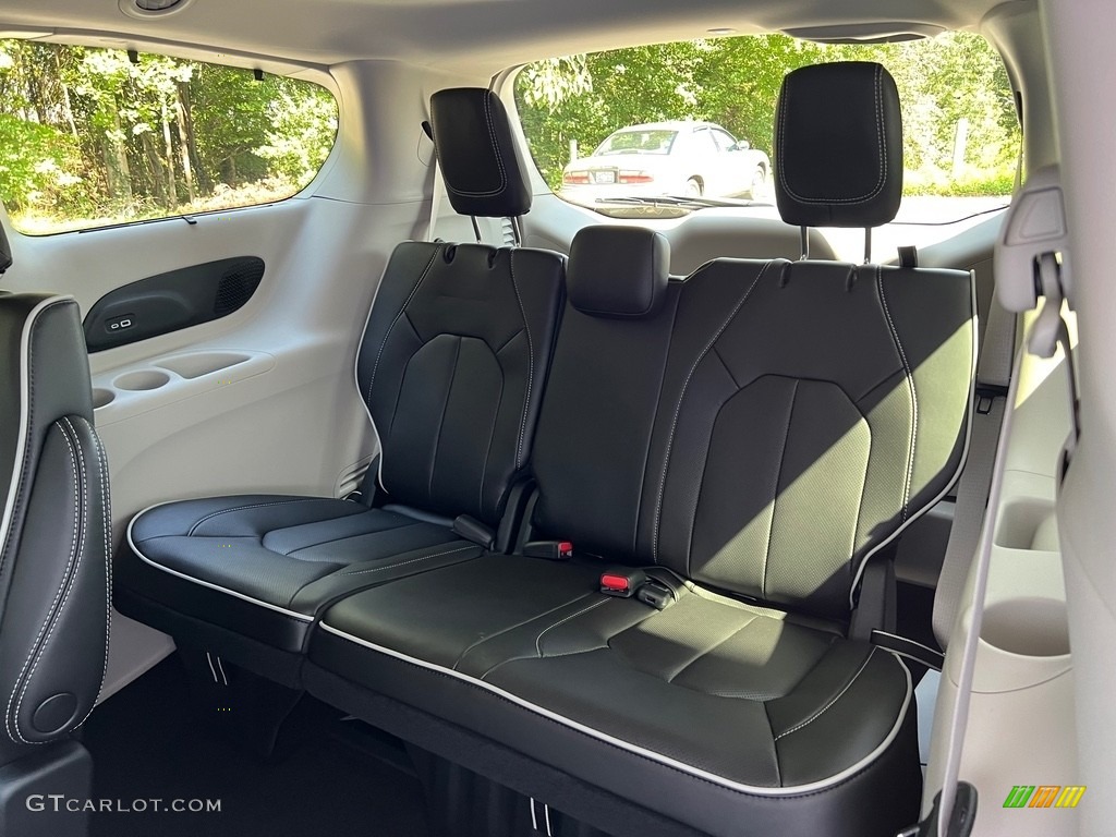 2023 Chrysler Pacifica Limited Rear Seat Photo #146590787