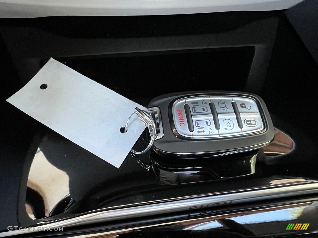 2023 Chrysler Pacifica Limited Keys Photos