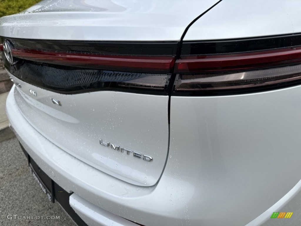 2023 Toyota Crown Limited AWD Marks and Logos Photos