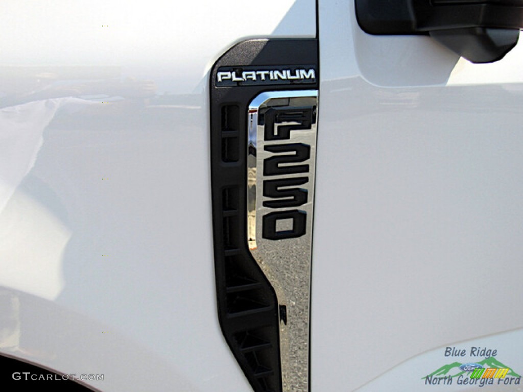 2023 Ford F250 Super Duty Platinum Crew Cab 4x4 Marks and Logos Photos