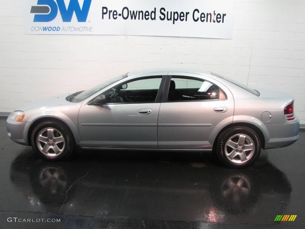 2002 Stratus SE Sedan - Onyx Green Pearl / Sandstone photo #3