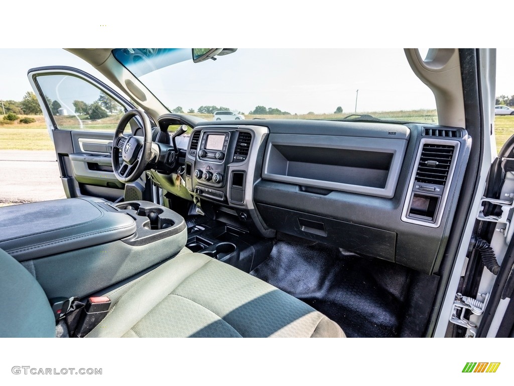 2015 Ram 2500 Tradesman Regular Cab 4x4 Black/Diesel Gray Dashboard Photo #146594058