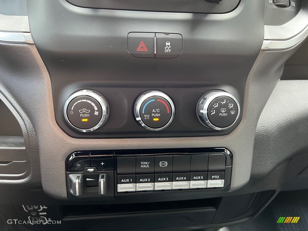 2024 Ram 4500 SLT Crew Cab 4x4 Chassis Controls Photo #146598745
