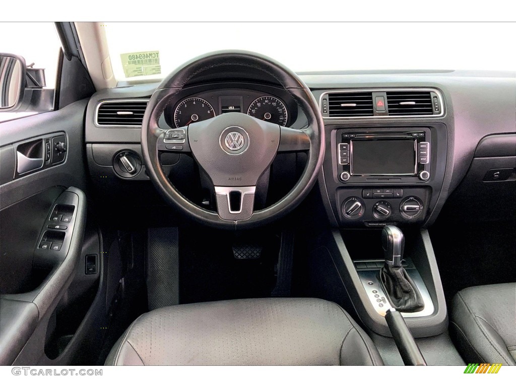 2012 Volkswagen Jetta SE Sedan Titan Black Dashboard Photo #146599610