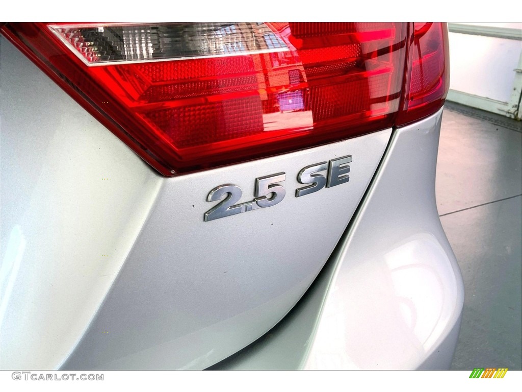 2012 Volkswagen Jetta SE Sedan Marks and Logos Photo #146599664
