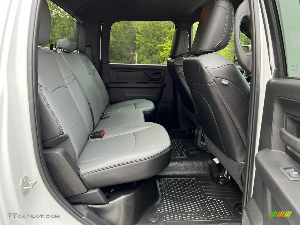 2023 2500 Tradesman Crew Cab 4x4 Chassis - Bright White / Diesel Gray/Black photo #18