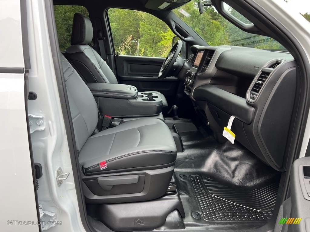 2023 2500 Tradesman Crew Cab 4x4 Chassis - Bright White / Diesel Gray/Black photo #19