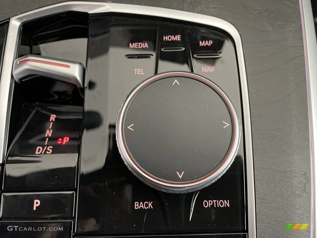 2024 BMW X7 xDrive40i Controls Photos