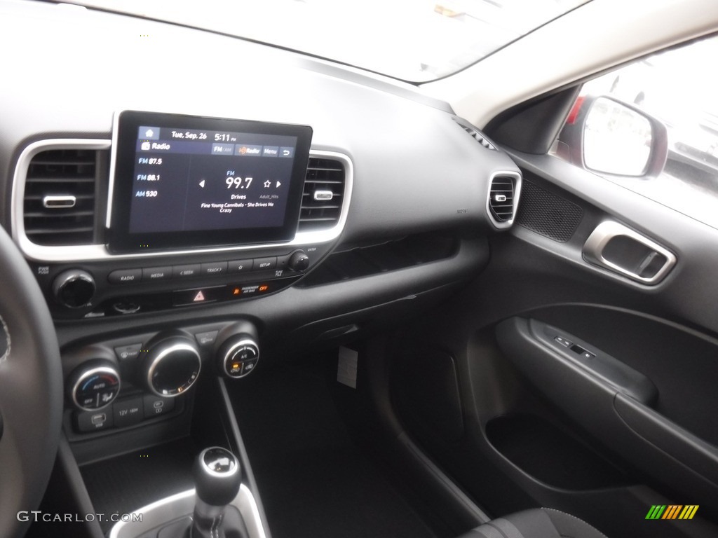 2023 Hyundai Venue SEL Dashboard Photos