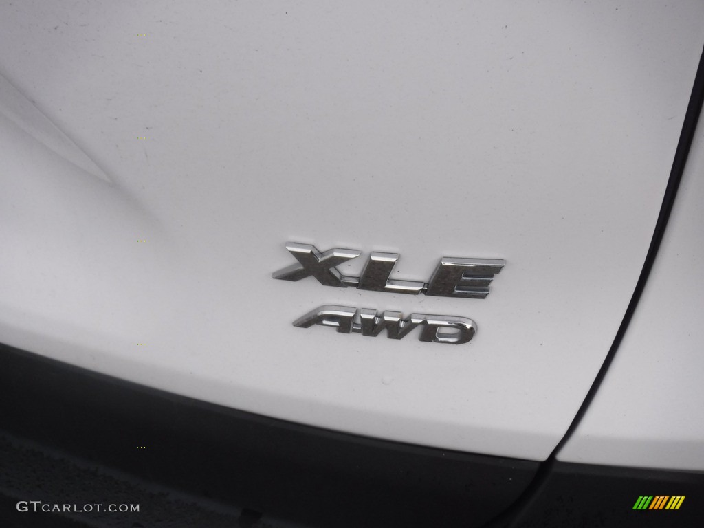 2020 RAV4 XLE AWD - Super White / Black photo #10
