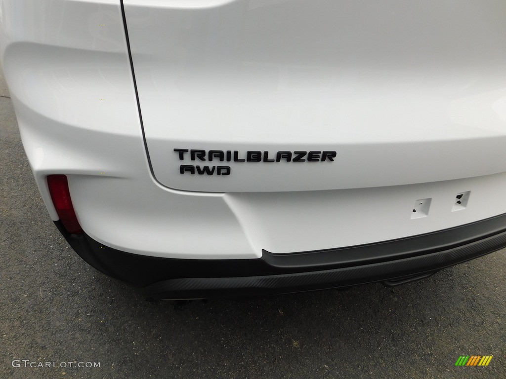 2023 Chevrolet TrailBlazer RS AWD Marks and Logos Photos