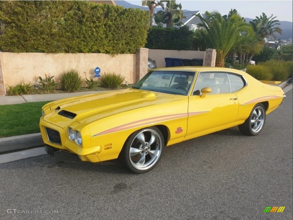 Custom Sunburst Yellow 1971 Pontiac GTO Hardtop Coupe Exterior Photo #146606173