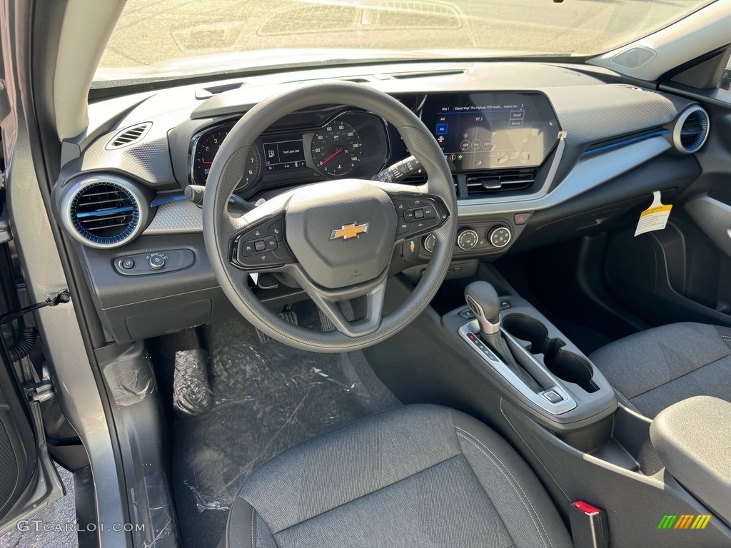 Jet Black/Gray Interior 2025 Chevrolet Trax LS Photo 146606279