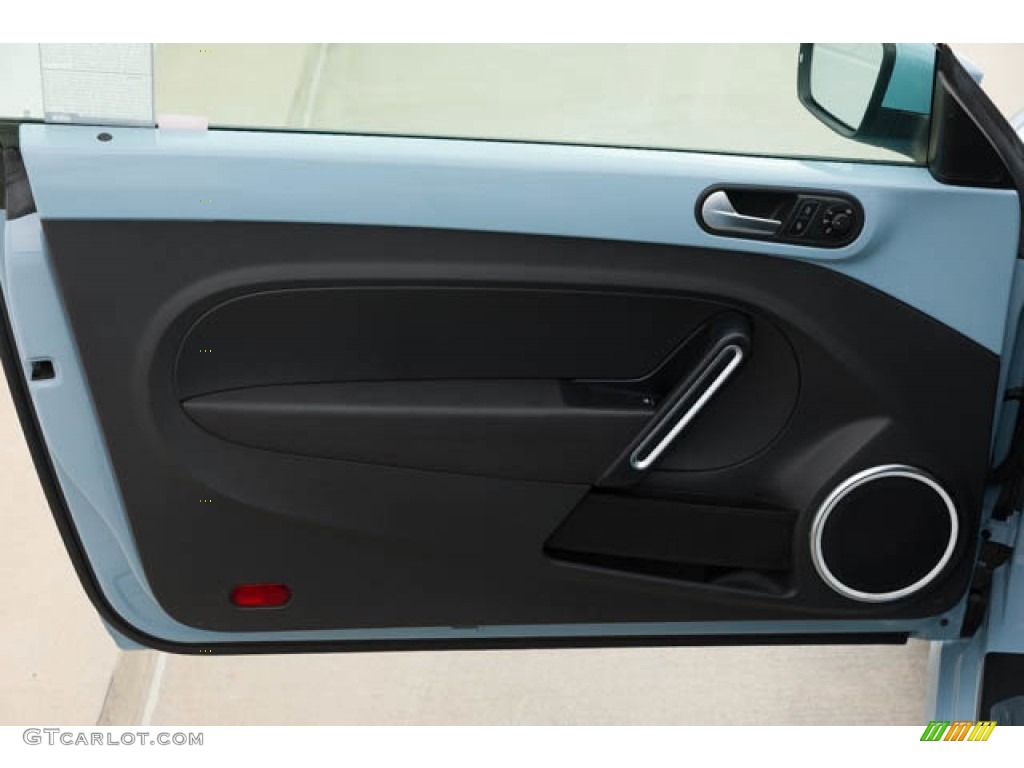 2013 Volkswagen Beetle 2.5L Titan Black Door Panel Photo #146607254