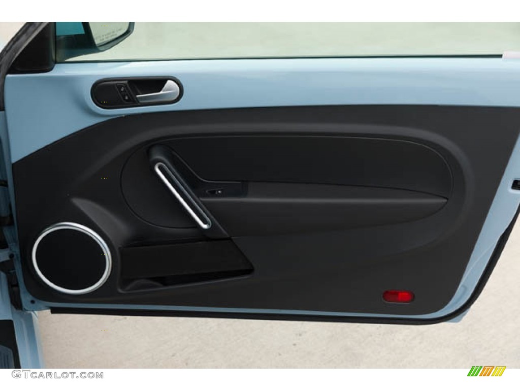 2013 Volkswagen Beetle 2.5L Titan Black Door Panel Photo #146607317