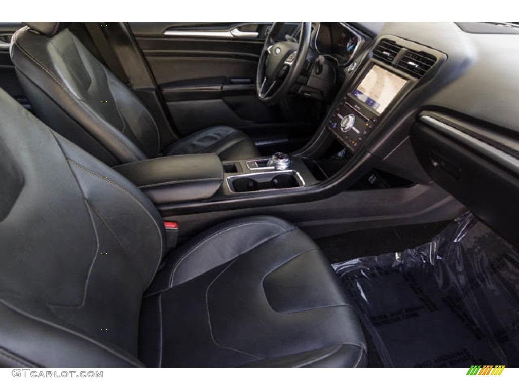 2020 Fusion Titanium AWD - Oxford White / Ebony photo #19