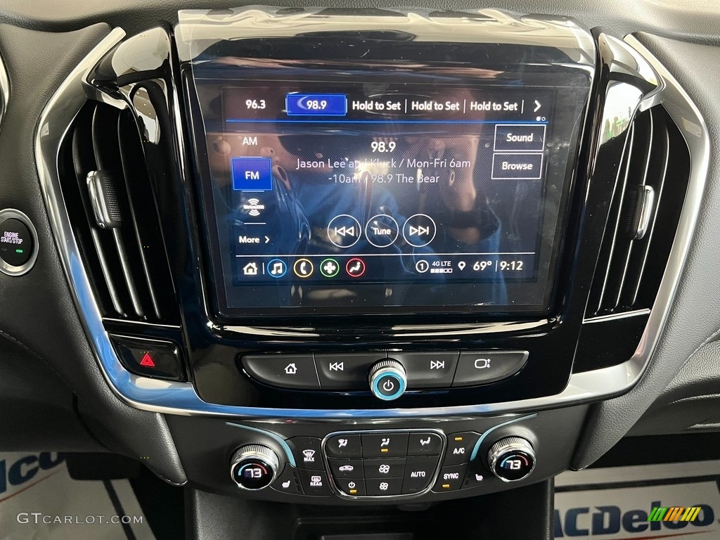 2023 Chevrolet Traverse LT Controls Photos