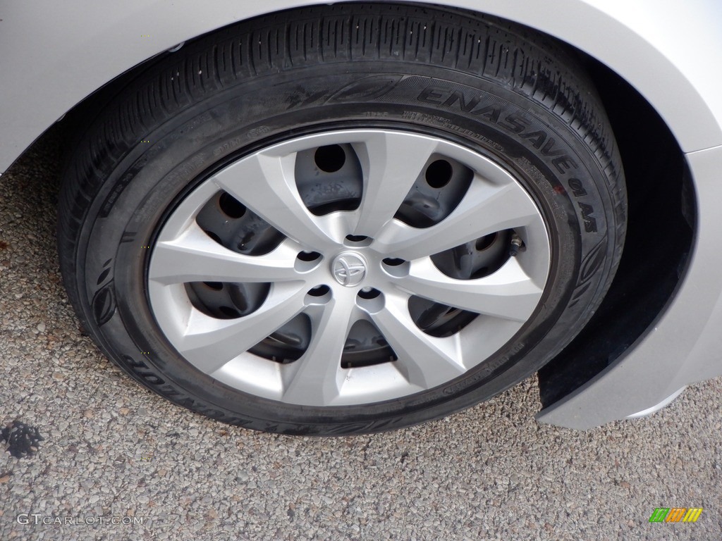 2020 Toyota Corolla LE Wheel Photos