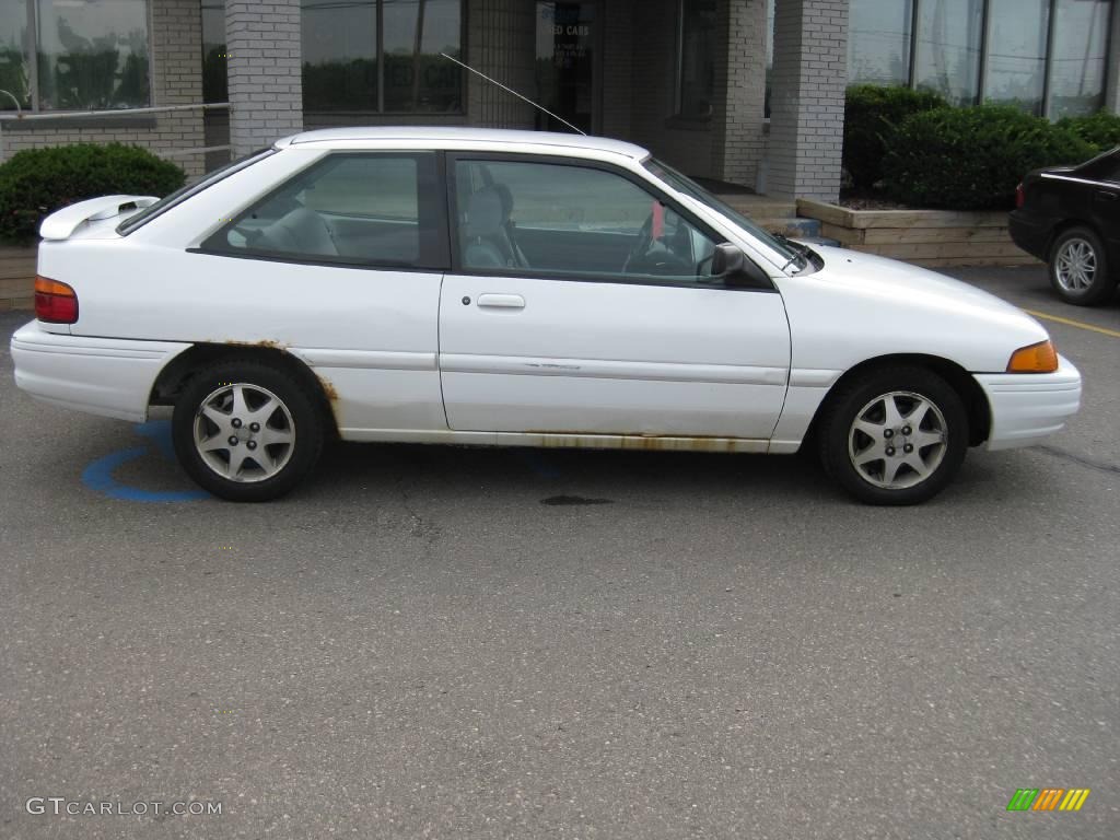 1996 Escort LX Sedan - Oxford White / Gray photo #2