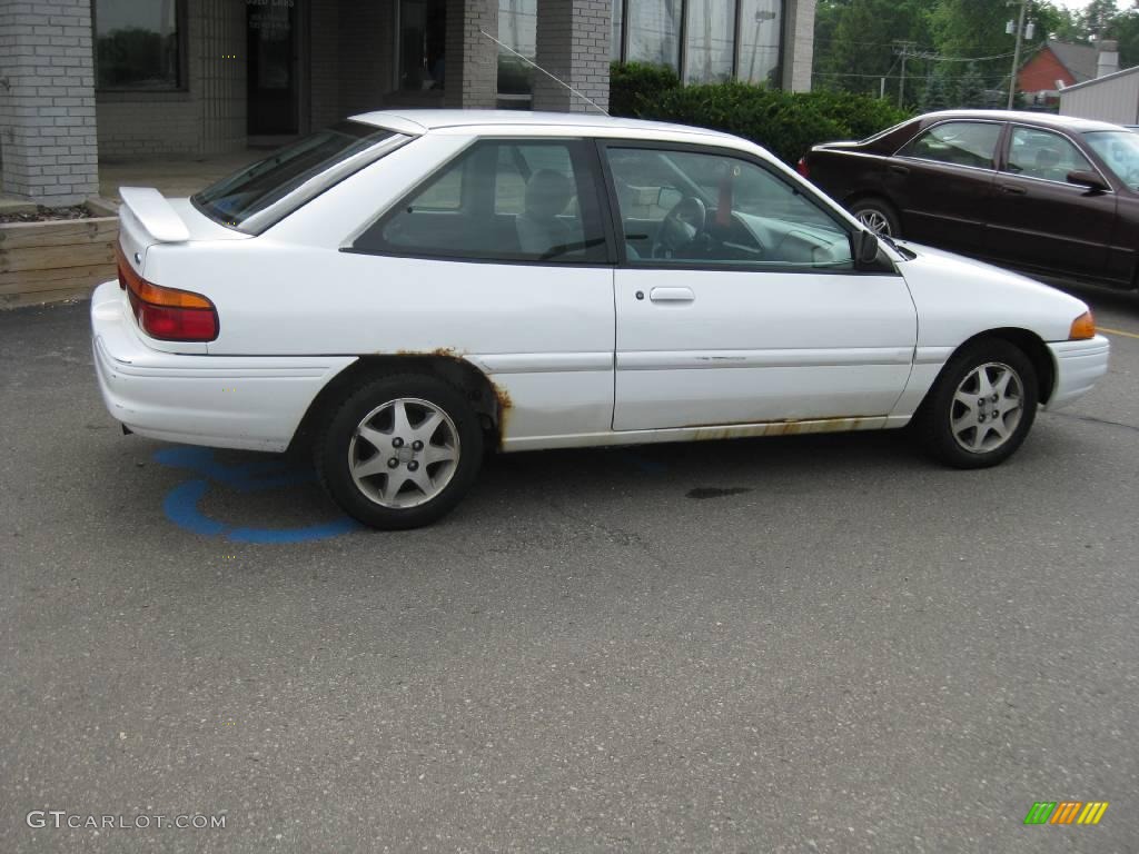 1996 Escort LX Sedan - Oxford White / Gray photo #3