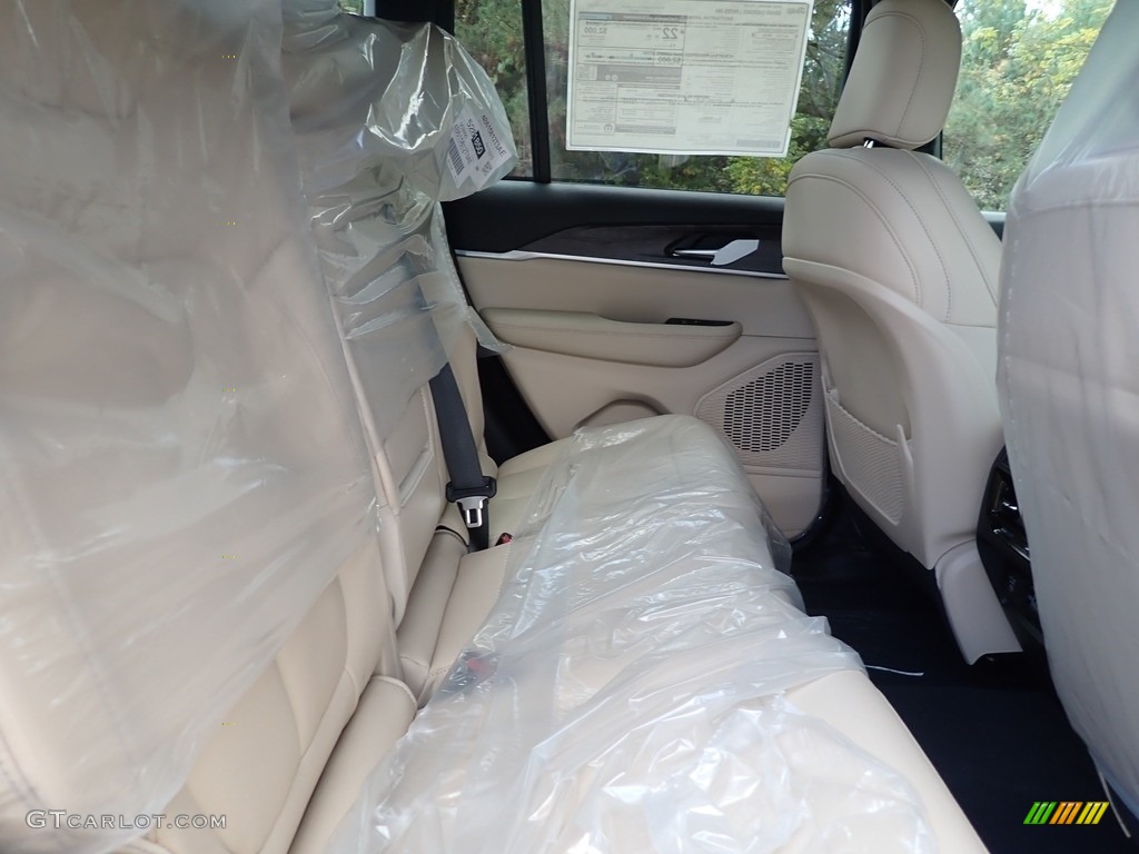 2023 Jeep Grand Cherokee Limited 4x4 Rear Seat Photos