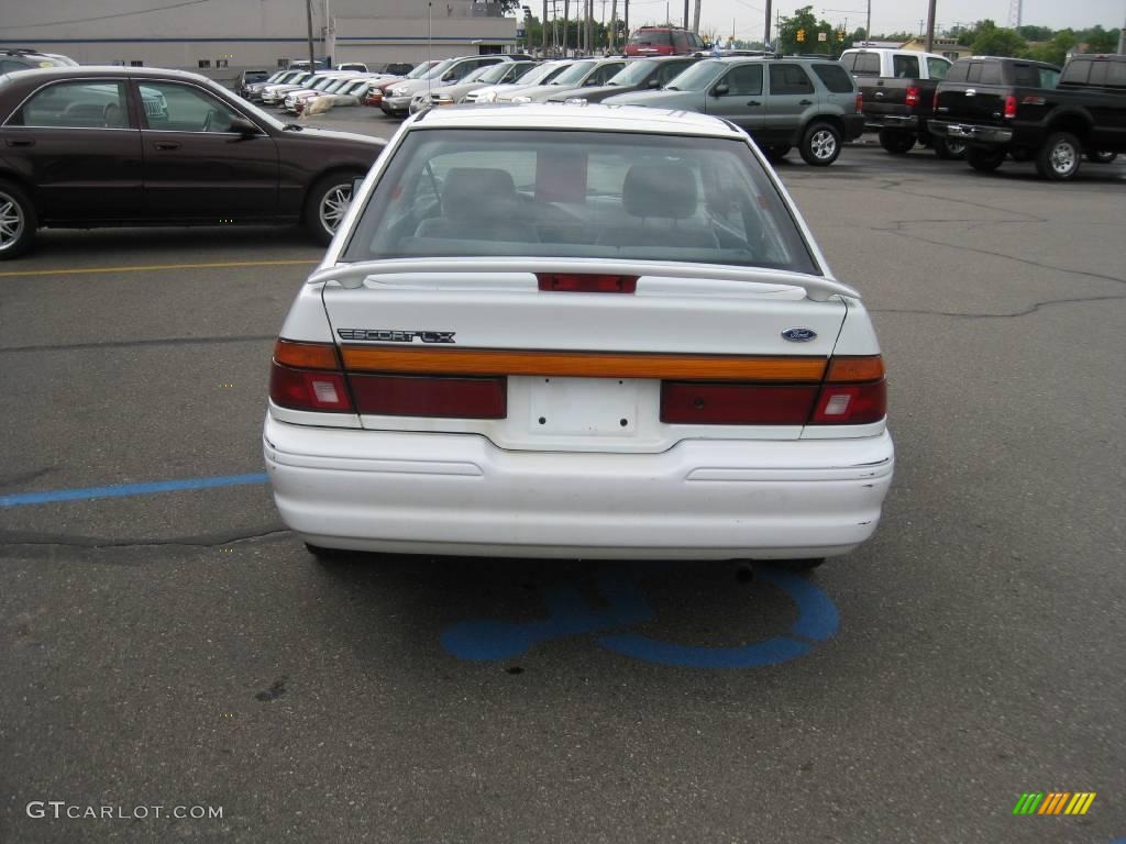 1996 Escort LX Sedan - Oxford White / Gray photo #6