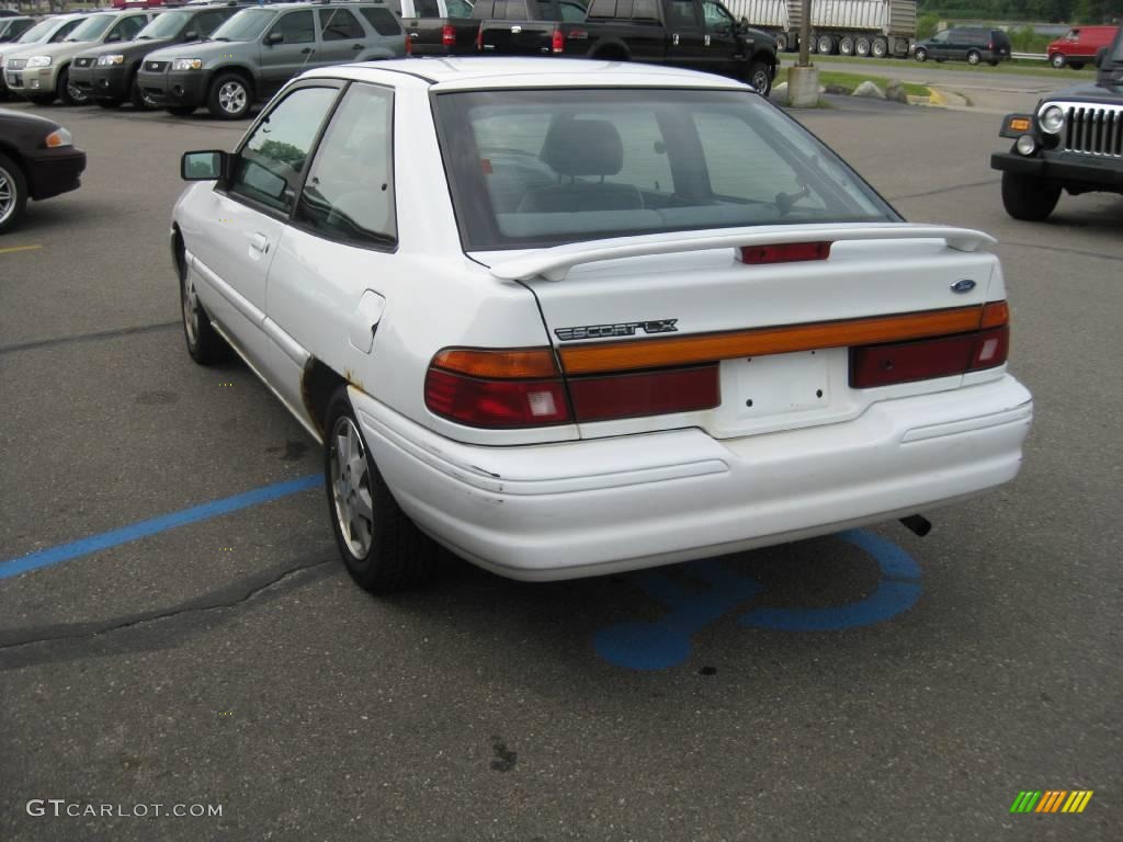 1996 Escort LX Sedan - Oxford White / Gray photo #7
