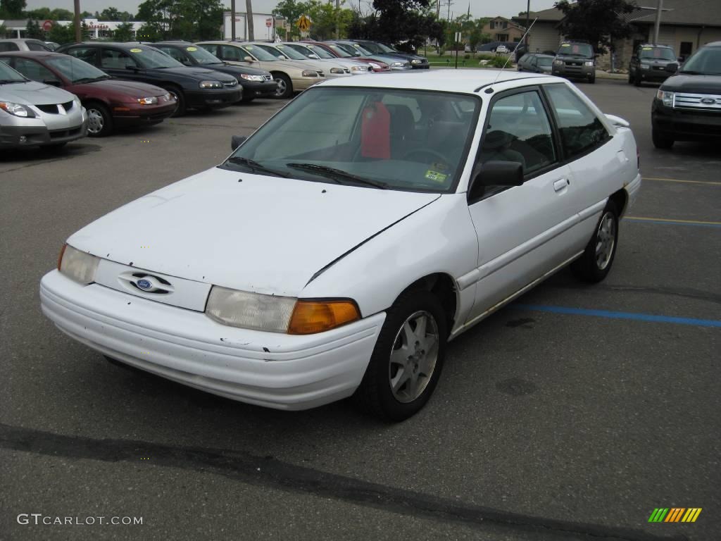 1996 Escort LX Sedan - Oxford White / Gray photo #11