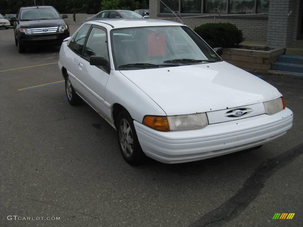 1996 Escort LX Sedan - Oxford White / Gray photo #13